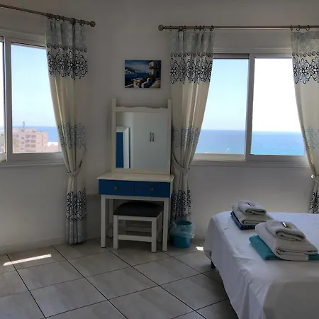 Апартаменти Kings Palace - Modern Penthouse With Incredible Sea Views Пафос