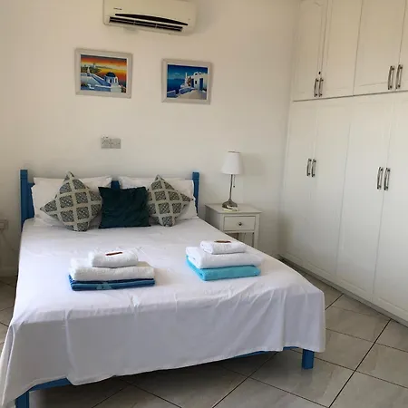 Kings Palace - Modern Penthouse With Incredible Sea Views Апартаменти Пафос